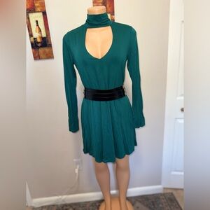 37) NWT FOREVER 21 Green Cut Out Long Sleeve Mini Dress Size L